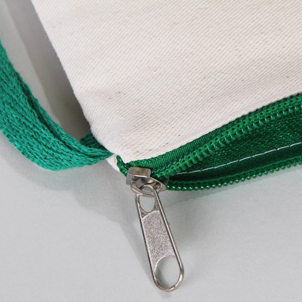 Krem kanvas 21x15 elde taşınabilir clutch, yeşil fermuarlı, cami figürlü “Mutlu Bayramlar” yazılı Bayram hediye çanta