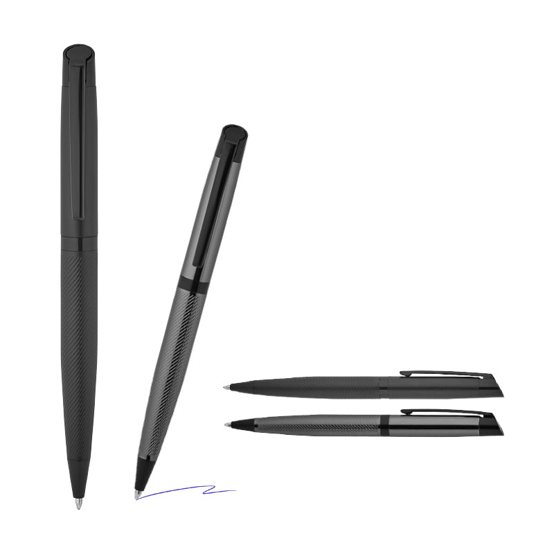 Metal klipsli tükenmez kalemlerin toplu görünümü – aynı model promosyon kalemler yan yana dizili.