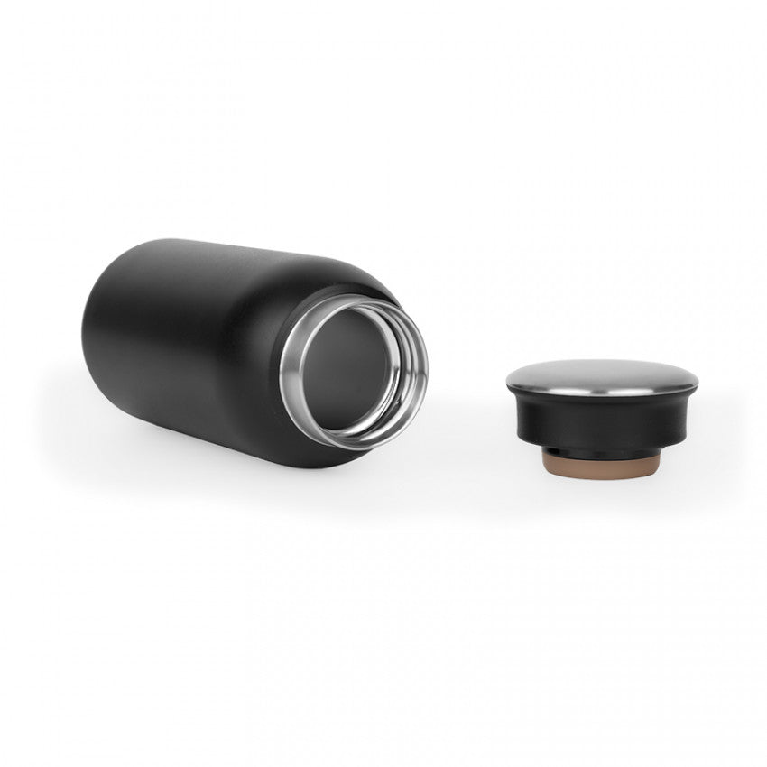 Siyah çelik termos 350 ml – paslanmaz iç hazneli, çıkarılmış kapağıyla birlikte yatay konumda gösterilen termos.