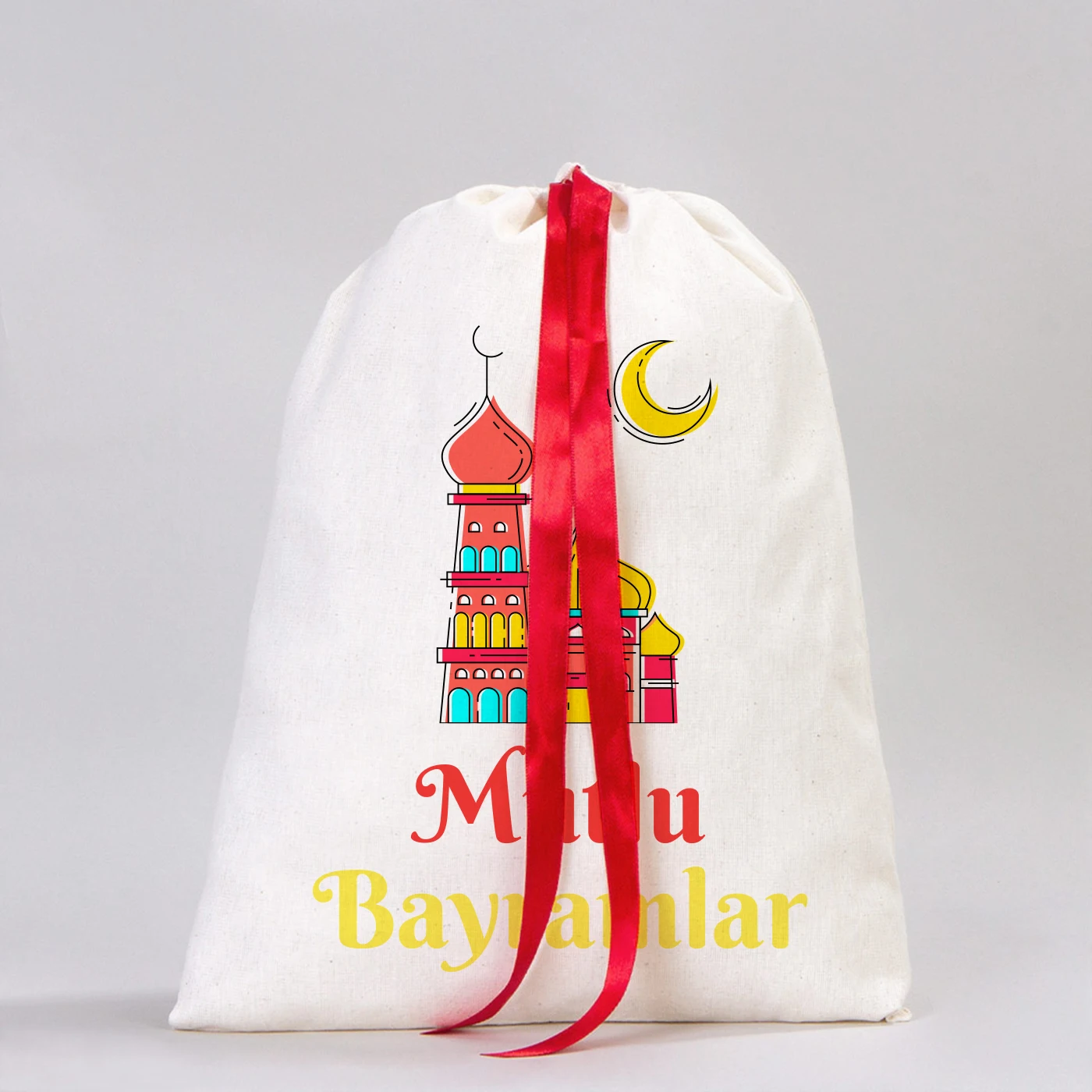 30x40 cm ölçülerinde, kırmızı kurdelalı, ay ve cami figürlü İyi Bayramlar baskılı bez kese bayram çantası
