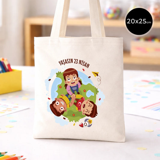 20x25 cm ham bez çocuk çantası üzerinde “Yaşasın 23 Nisan” yazısı ve dünya üzerinde oynayan çocuk illüstrasyonu bulunan 23 Nisan temalı bez çanta.
