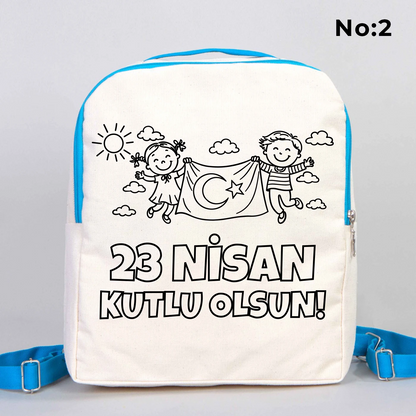 25x32x10 cm krem renkli turkuaz fermuar ve askı detaylı çocuk sırt çantası üzerinde boyamaya uygun “23 Nisan Kutlu Olsun” yazılı sıcak hava balonu temalı siyah beyaz baskı