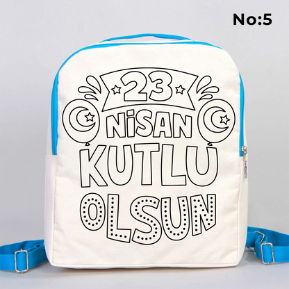 25x32x10 cm krem renkli turkuaz fermuar ve askı detaylı çocuk sırt çantası üzerinde boyamaya uygun “23 Nisan Kutlu Olsun” yazılı sıcak hava balonu temalı siyah beyaz baskı