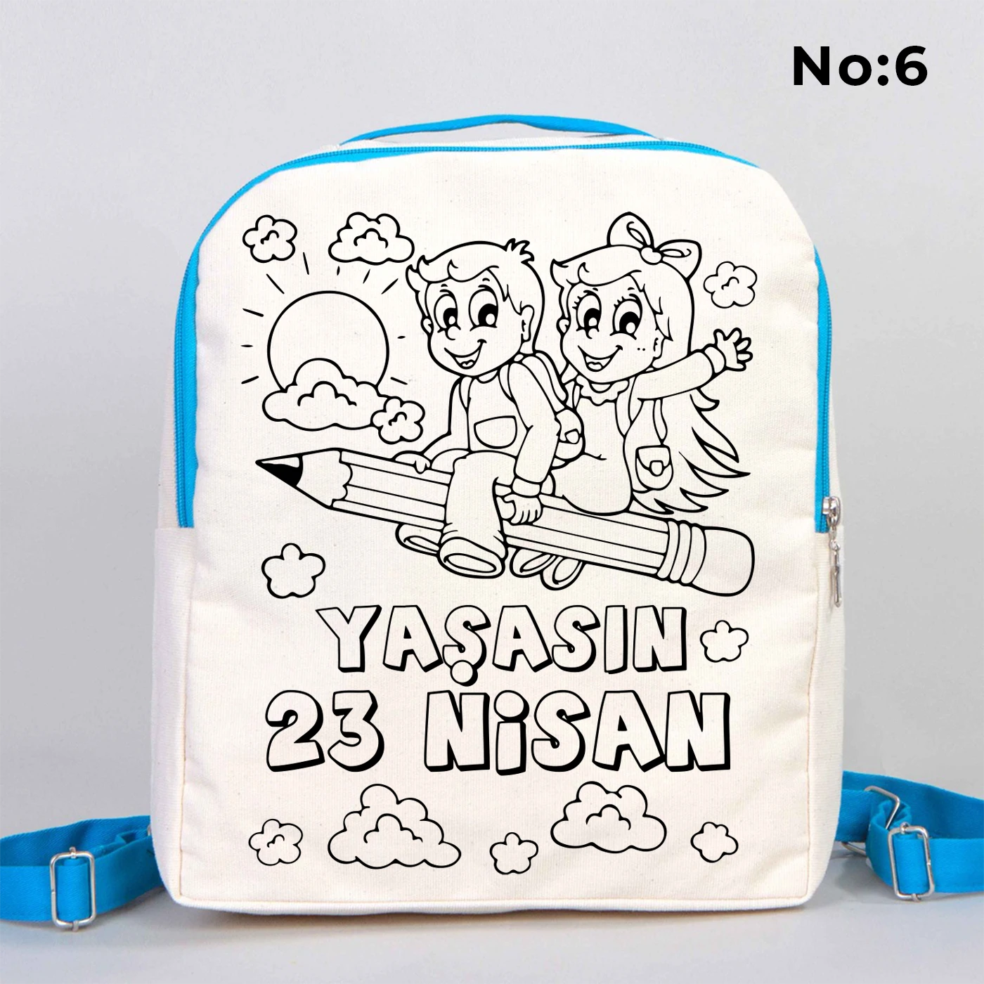 25x32x10 cm krem renkli turkuaz fermuar ve askı detaylı çocuk sırt çantası üzerinde boyamaya uygun “23 Nisan Kutlu Olsun” yazılı sıcak hava balonu temalı siyah beyaz baskı