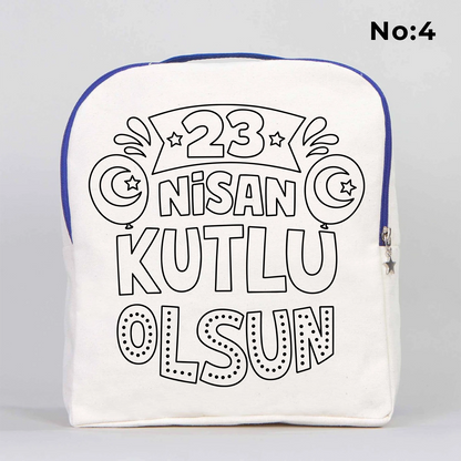 25x32x10 cm krem renkli mavi fermuar detaylı çocuk sırt çantası üzerinde boyamaya uygun dünya figürü ve “23 Nisan Kutlu Olsun!” yazılı siyah beyaz baskı