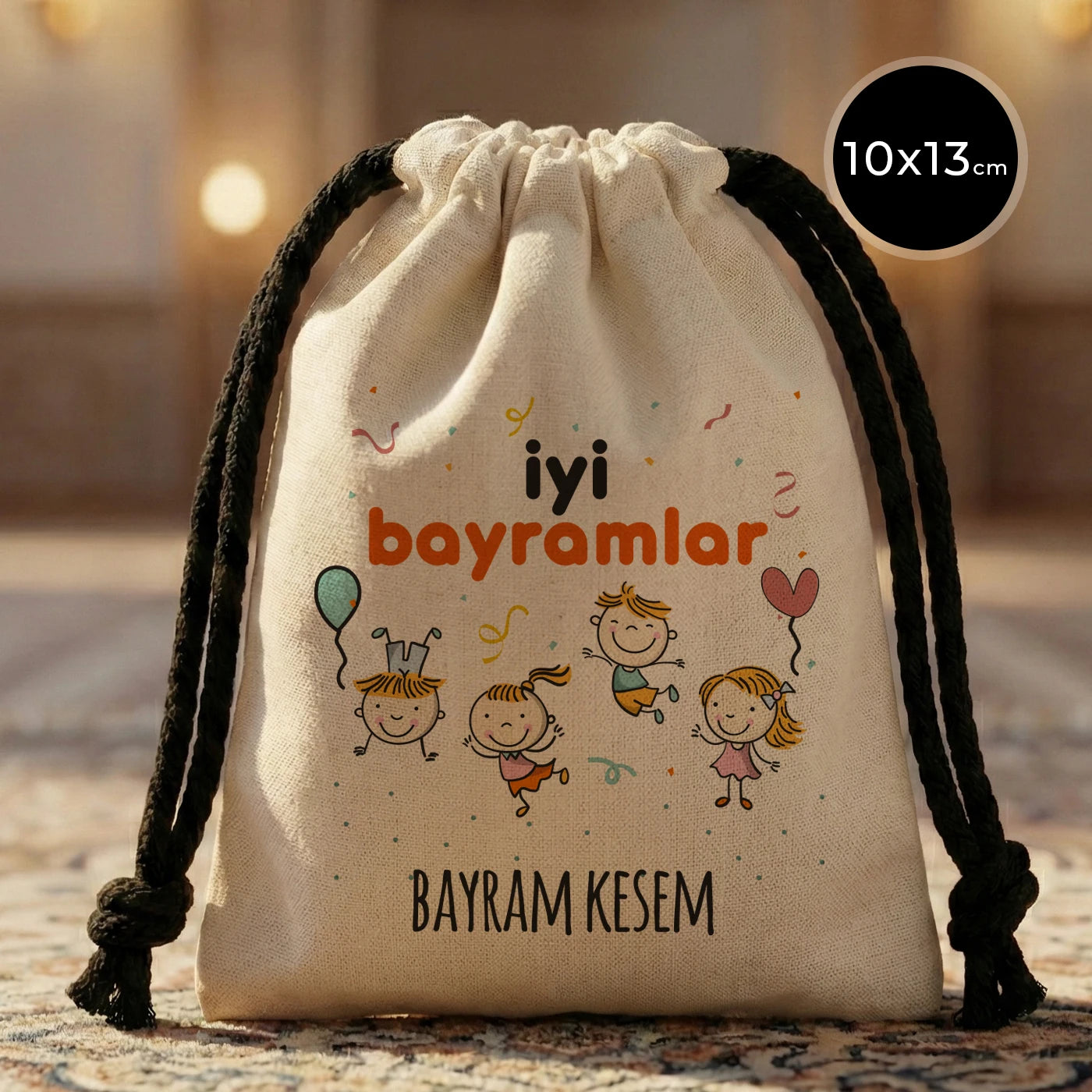 Siyah ipli, 10x13 cm pamuk bez bayram harçlık kesesi, çocuk figürlü “İyi Bayramlar – Bayram Kesem” yazılı tasarım