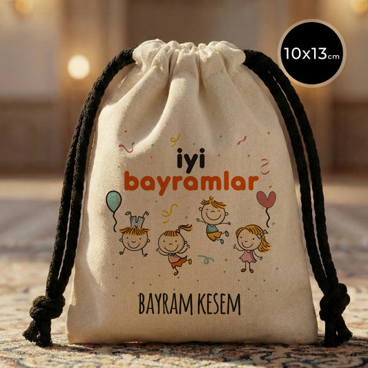 Siyah ipli, 10x13 cm pamuk bez bayram harçlık kesesi, çocuk figürlü “İyi Bayramlar – Bayram Kesem” yazılı tasarım