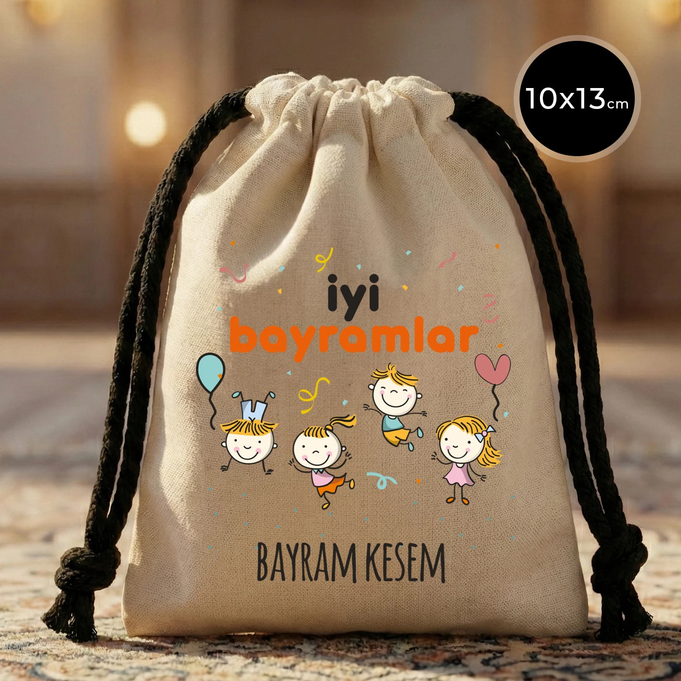 Siyah ipli, 10x13 cm pamuk bez bayram harçlık kesesi, çocuk figürlü “İyi Bayramlar – Bayram Kesem” yazılı tasarım
