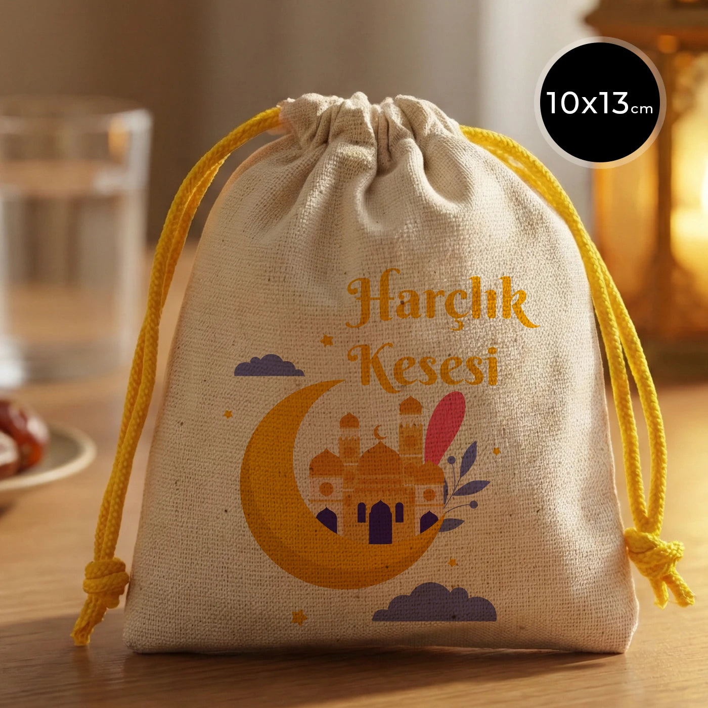 Sarı ipli, 10x13 cm pamuk bez bayram harçlık kesesi, ay ve cami desenli “Harçlık Kesesi” yazılı geleneksel tasarım