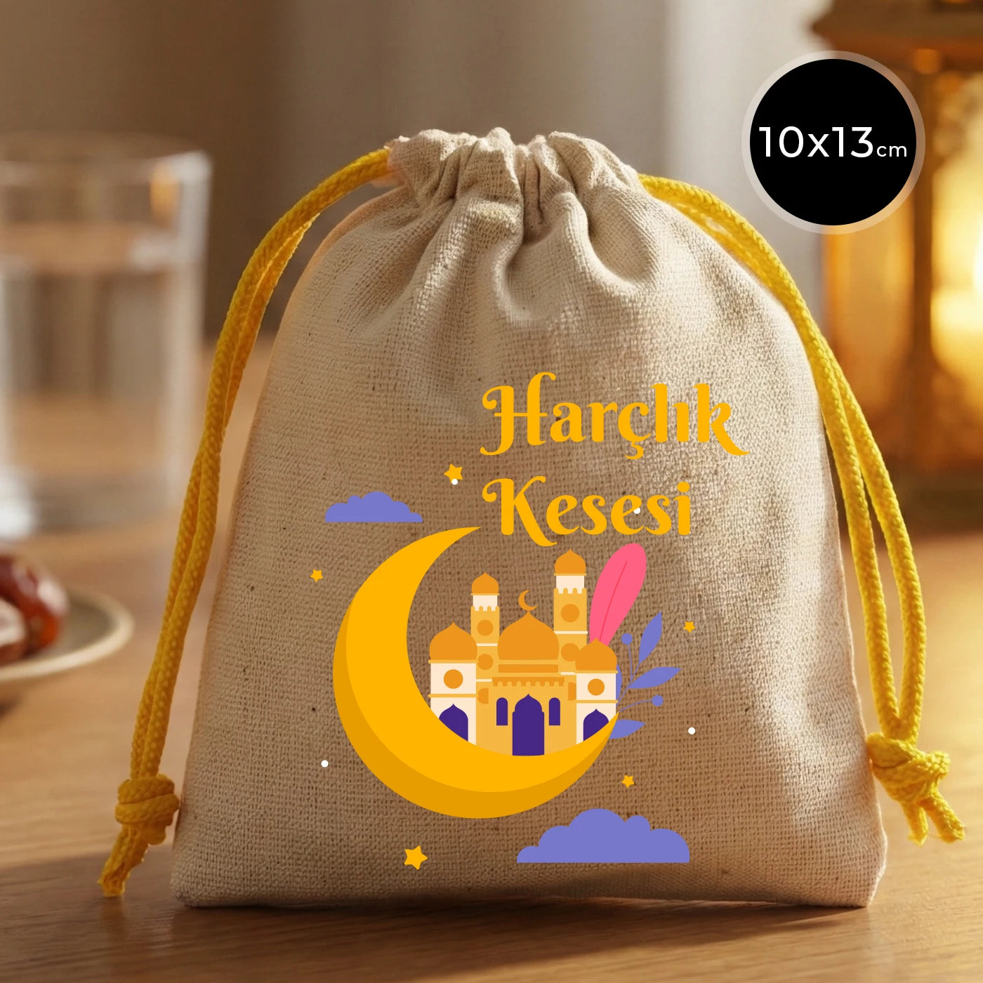 Sarı ipli, 10x13 cm pamuk bez bayram harçlık kesesi, ay ve cami desenli “Harçlık Kesesi” yazılı geleneksel tasarım