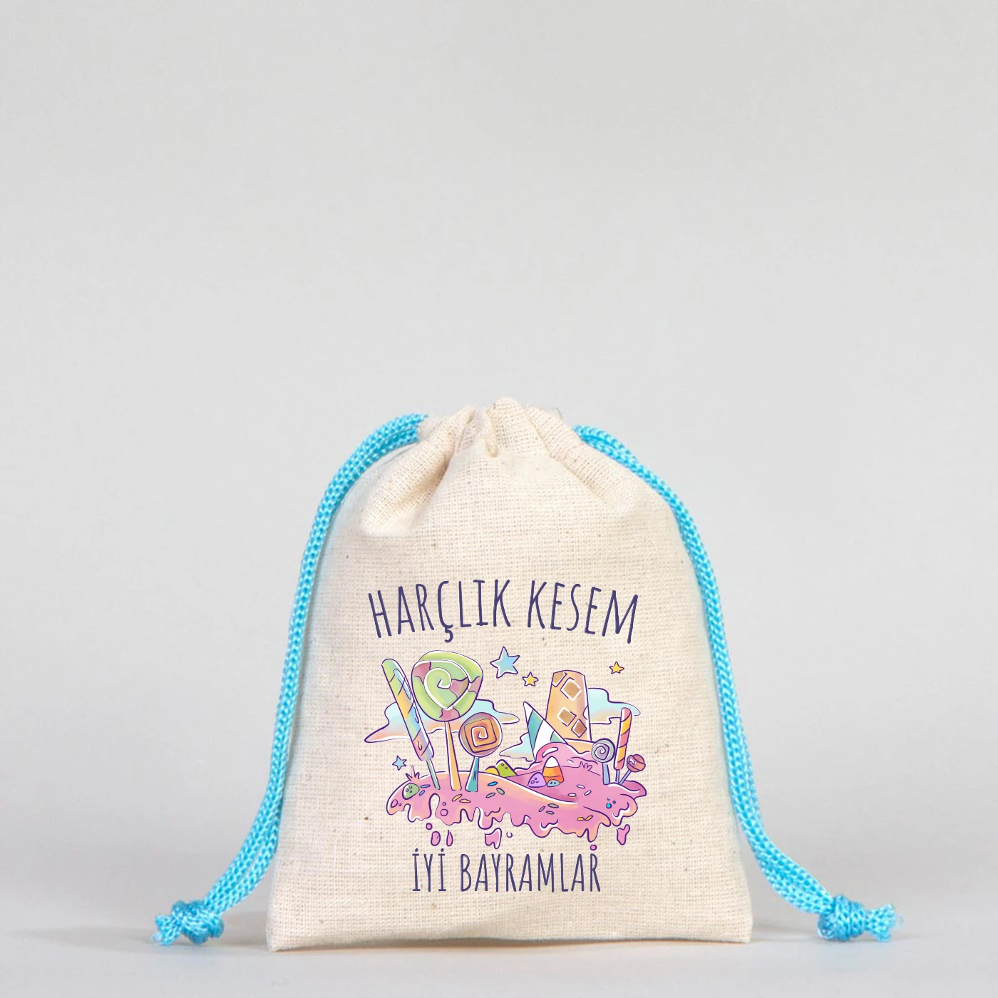 10x13 cm pamuk bez harçlık kesesi, şeker ve lolipop desenli, “Harçlık Kesem” yazılı, büzgülü ağızlı bayram kesesi
