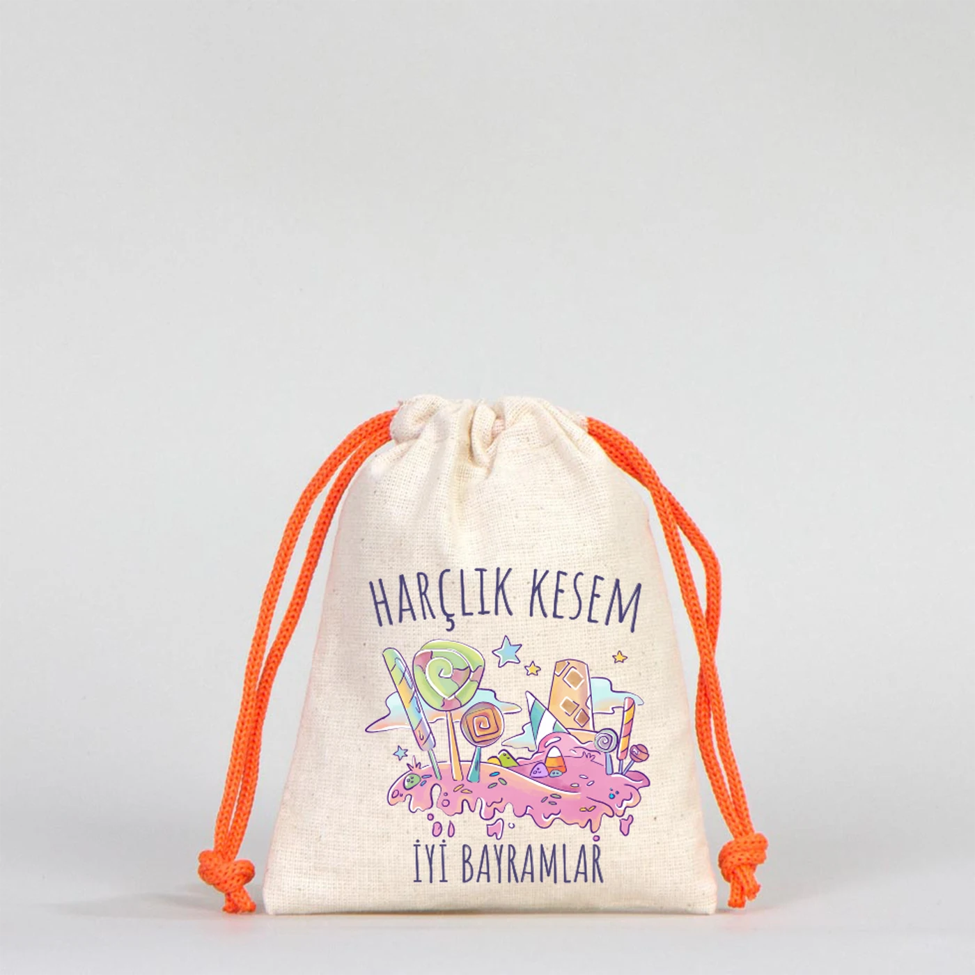 10x13 cm ölçülerinde, turuncu ipli pamuk bez bayram harçlık kesesi, çocuk figürlü “İyi Bayramlar – Bayram Kesem” yazılı tasarım