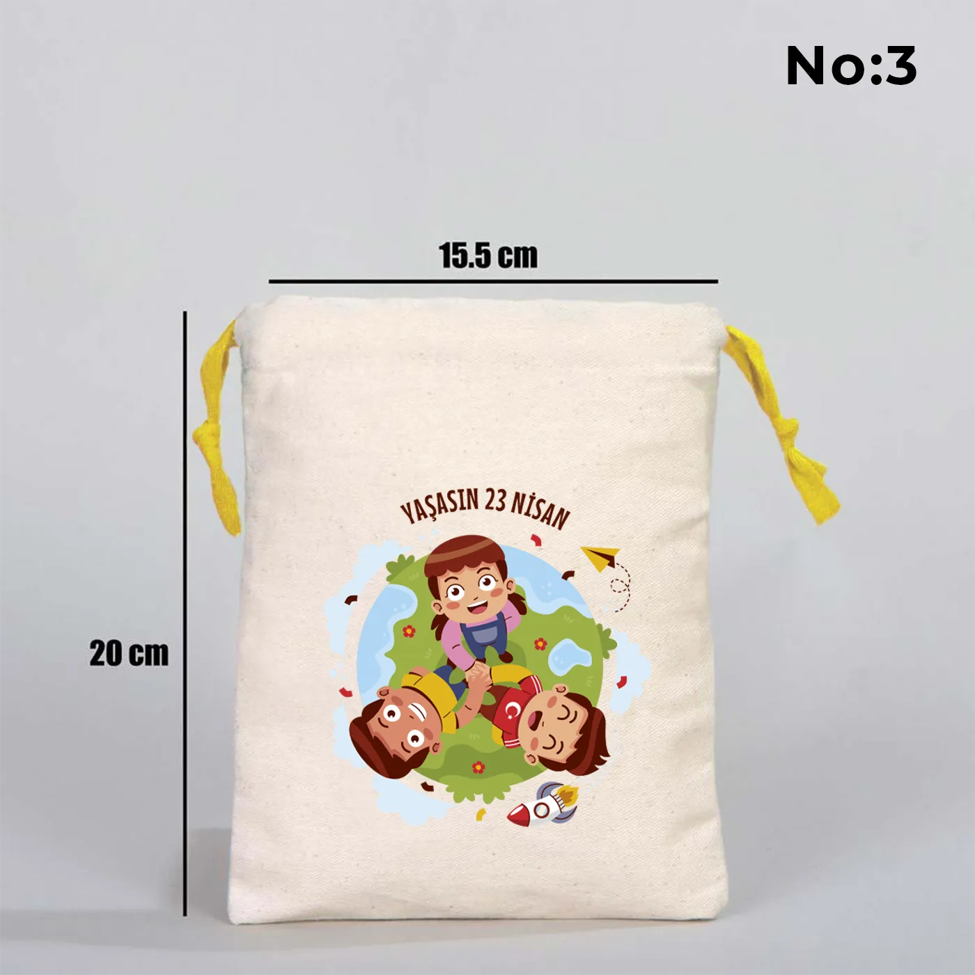 15x20 cm naturel renkli, sarı büzgü ipli bez kese üzerinde dünya figürü, renkli çocuk silüetleri ve “23 Nisan Ulusal Egemenlik ve Çocuk Bayramı Kutlu Olsun” yazılı baskı