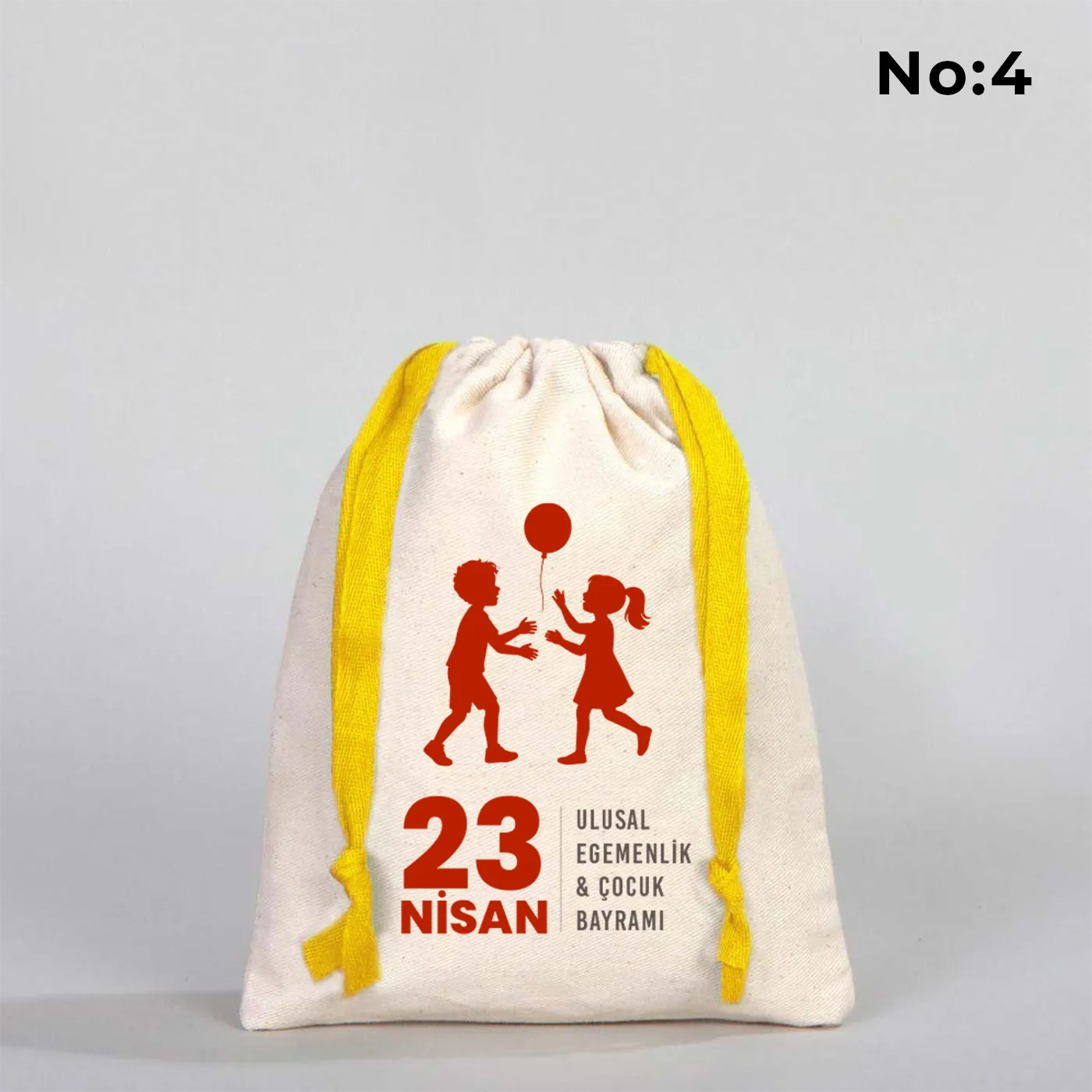 15x20 cm naturel renkli, sarı büzgü ipli bez kese üzerinde dünya figürü, renkli çocuk silüetleri ve “23 Nisan Ulusal Egemenlik ve Çocuk Bayramı Kutlu Olsun” yazılı baskı