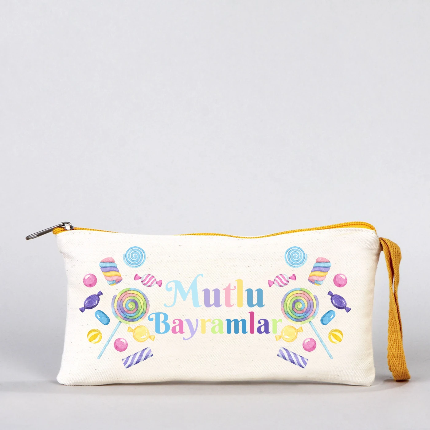 Bayram temalı 21x10 cm kanvas fermuarlı kalem çantası, sarı fermuar, “Mutlu Bayramlar” yazılı cami ve yıldız motif