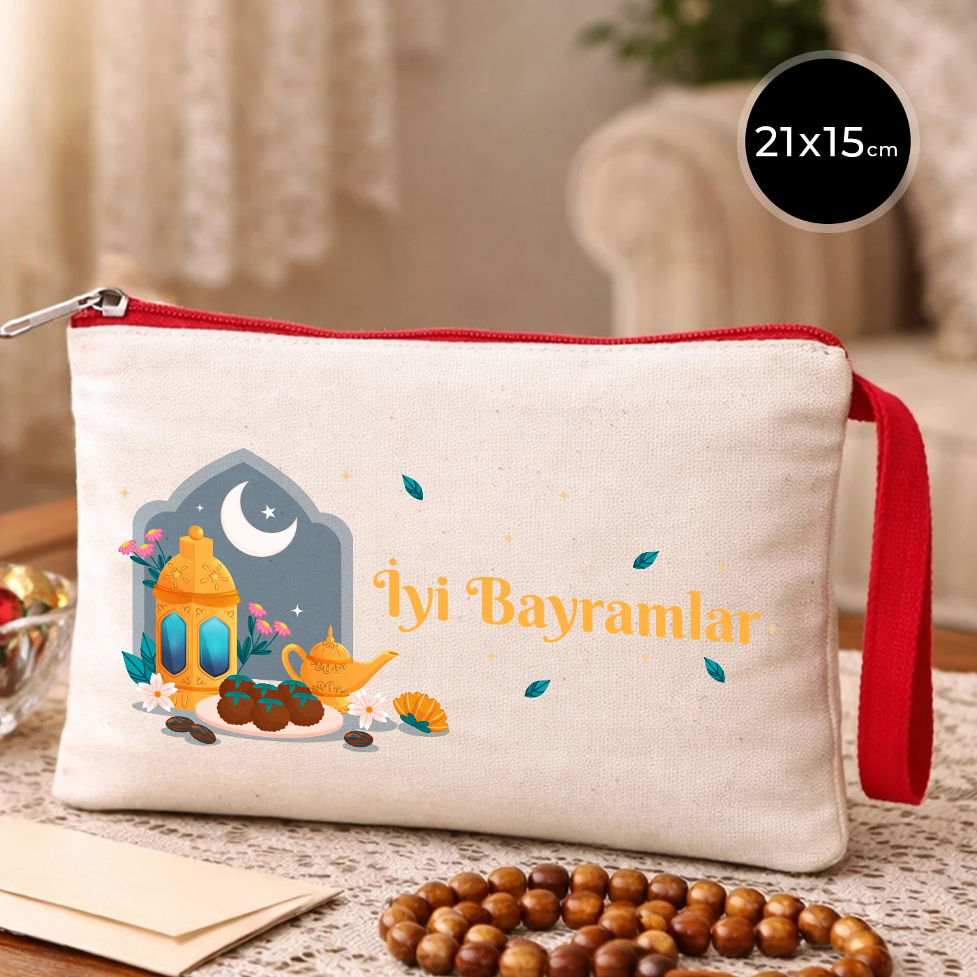 21x15 cm krem kanvas clutch çanta, kırmızı fermuar ve askılı, fener ve Bayram tatlıları desenli “İyi Bayramlar” baskılı