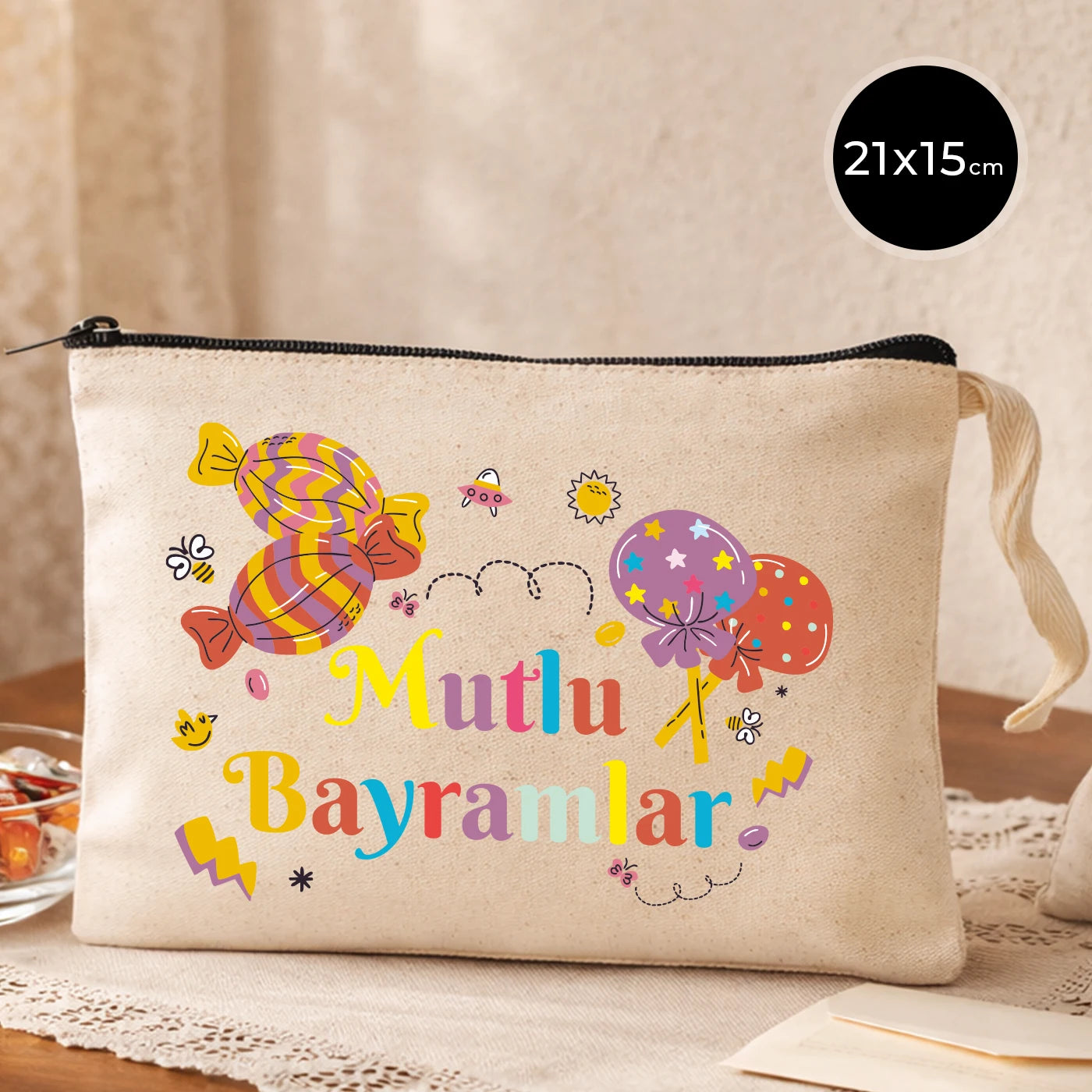 Krem kanvas 21x15 cm elde taşınabilir clutch, siyah fermuarlı, renkli Bayram tasarımlı “Mutlu Bayramlar” yazılı çanta