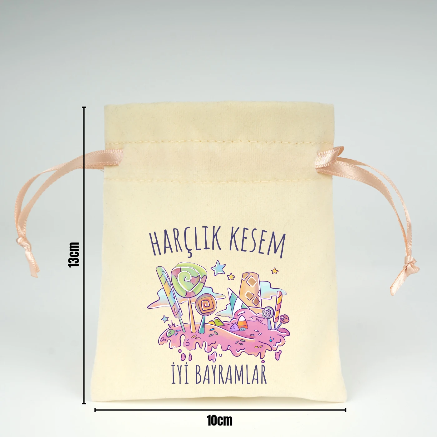 10x13 cm ölçülerinde, pembe büzgü ip, ev figürlü ‘Harçlık Kesesi’ bez harçlık kese baskılı