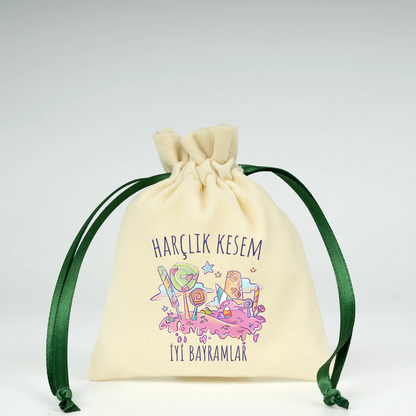 10x13 cm ölçülerinde, yeşil büzgü ipli, cami ve ay figürlü ‘Harçlık Kesesi’ baskılı bez harçlık kese
