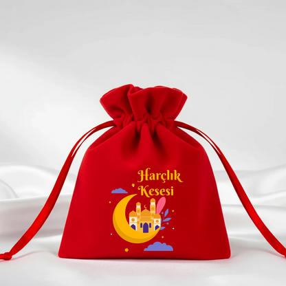 10x13 cm ölçülerinde, kırmızı kadife gül kese; fener ve hediye illüstrasyonlu ‘Bayram Harçlığı Kesem’ baskılı bayram kesesi harçlık