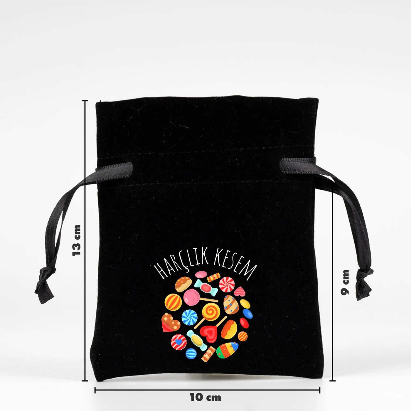 Siyah kadife büzgülü kese 10x13 cm, “Harçlık Kesesi” baskılı, renkli ev figürlü ve şeker motif harçlık kese