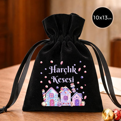 Siyah kadife büzgülü kese 10x13 cm, “Harçlık Kesesi” baskılı, renkli ev figürlü ve şeker motifli harçlık kese