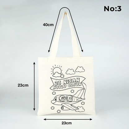 23x23 cm krem renkli bez çanta üzerinde boyamaya uygun “23 Nisan Kutlu Olsun” yazılı siyah beyaz baskı ve sınıf temalı arka plan