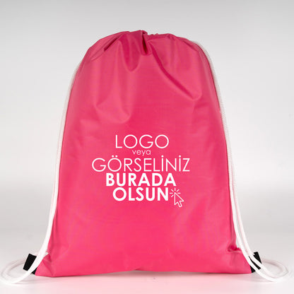 Beyaz ipli fuşya baskılı sırt çantası, modern tasarımı ve 45° açıyla duruşuyla dikkat çekiyor.