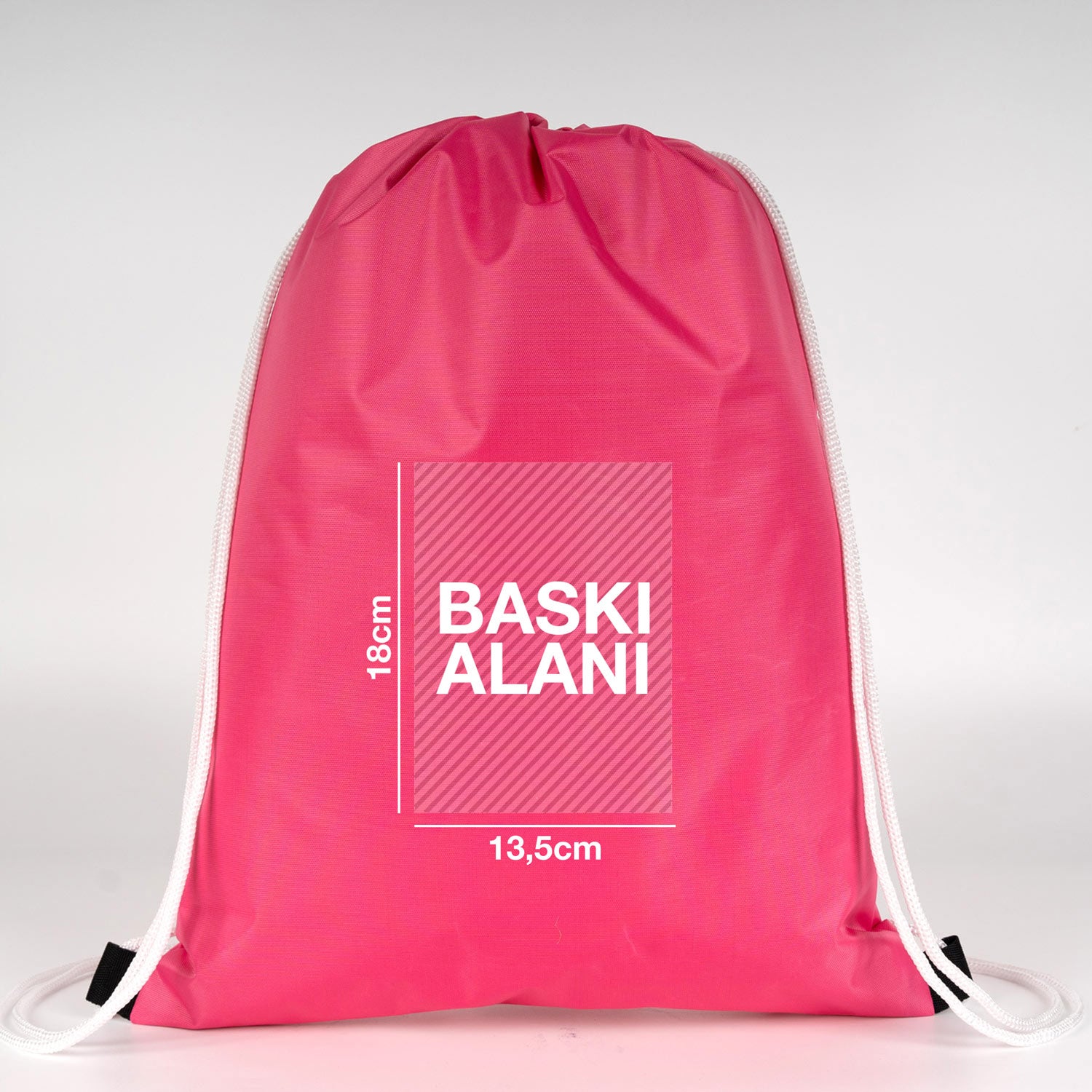 Canlı fuşya büzgülü çanta, baskılı deseni ve yağmur sonrası damla damla görünümü ile estetik.