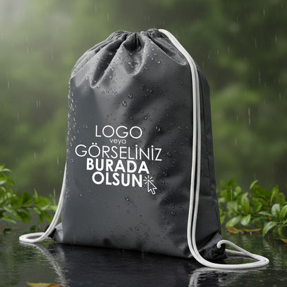 Su geçirmez antrasit büzgülü sırt çantası, 32x45 cm ölçülerinde, günlük ve dış mekan kullanımı için ideal.