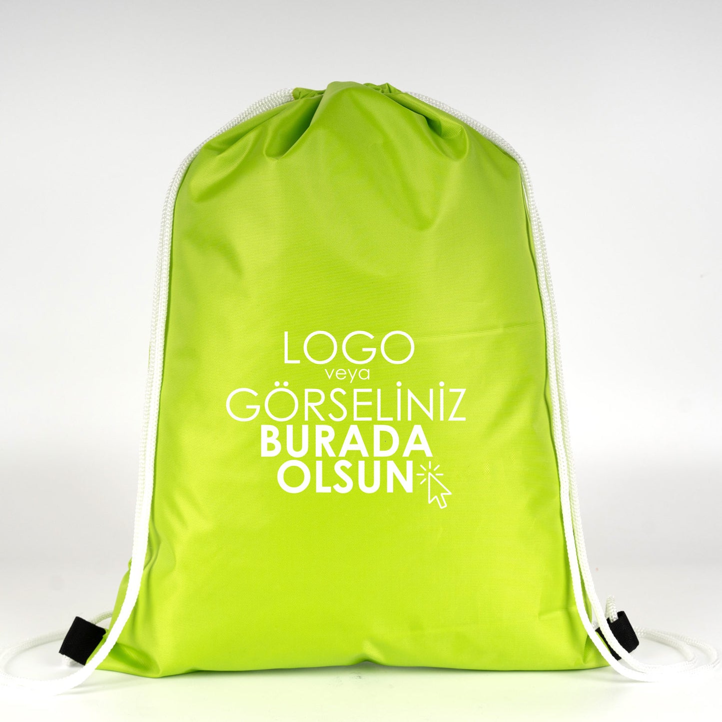 Beyaz ipli neon fıstık yeşili baskılı sırt çantası, modern tasarımı ve 45° açıyla duruşuyla dikkat çekiyor.