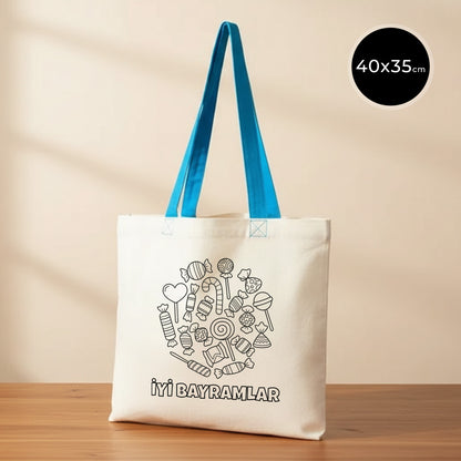 Boyanabilir 40x35 cm gabardin bez çanta; turkuaz kulplu geniş günlük tote, doğal ham renk kumaş üzerinde şekerleme/şeker çizimleri ve altında “İYİ BAYRAMLAR” yazısı bulunan bayram harçlığı kesesi – bayram hediyelik çanta.
