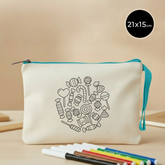 21x15 cm turkuaz fermuarlı boyanabilir clutch; ham bez kumaş üzerine çizgi çalışmalı şeker ve lolipop desenleri bulunan, elde askılı, bayram harçlık kesesi, kalemlik ve küçük makyaj çantası olarak kullanılabilen bez kese.