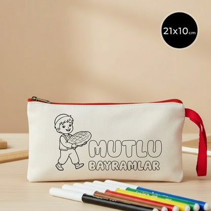 21x10 cm boyanabilir bez kalemlik/kese; kırmızı fermuarlı ve bilek askılı model, “Mutlu Bayramlar” yazılı ve tepside bayram şekeri taşıyan çocuk çizimi baskılı, çocuklar için boyama yapılabilen bayram harçlık çantası.