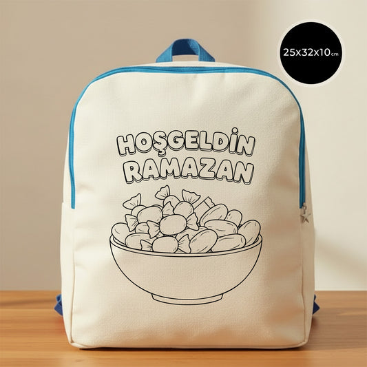 25x32x10 cm boyanabilir VIP kanvas sırt çantası, mavi şeritli fermuar ve askılarla; ön yüzünde “Hoş Geldin Ramazan” yazısı ve büyük kase içinde şeker çizimi bulunan, çocuklar için boyama temalı Bayram hediyelik sırt çantası.