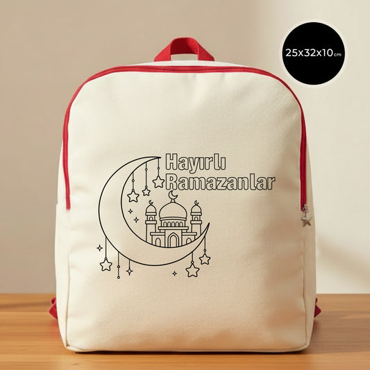 25x32x10 cm boyanabilir kırmızı detaylı VIP kanvas sırt çantası; çift askılı, fermuarlı ve dik formda çocuk/genç kullanımına uygun model; üzerinde “Hayırlı Ramazanlar” yazısı, hilal ve cami–minare çizim illüstrasyonu bulunan, Ramazan/Bayram için hediyelik kanvas sırt çantası.