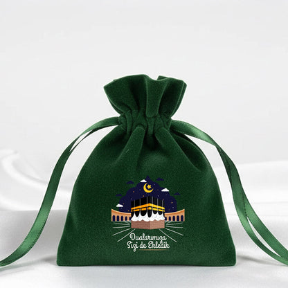 10x13 cm Dualarımıza Sizi de Ekledik | Hac ve Umre Hediyelik Kadife Gül Kese Yeşil