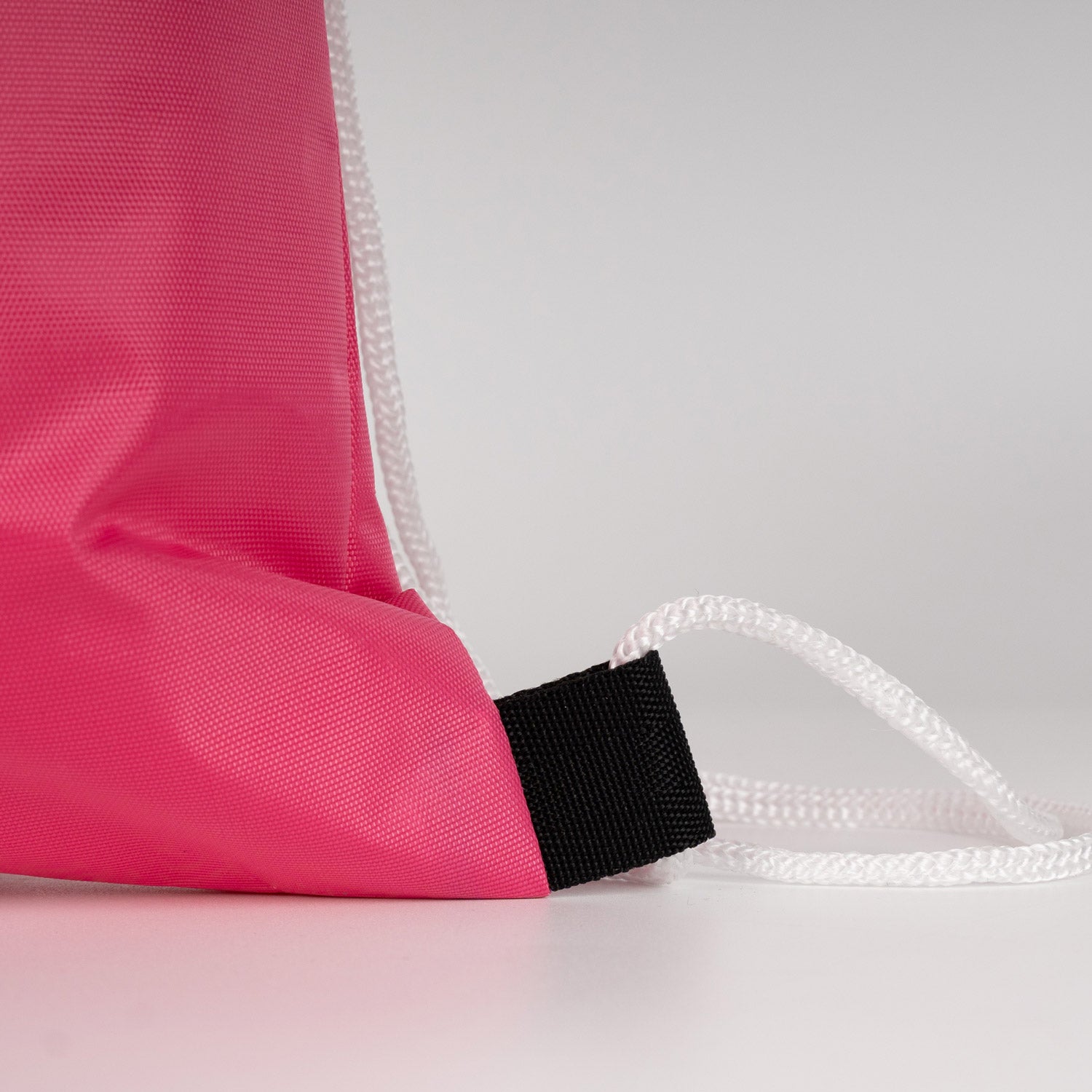 Su geçirmez fuşya büzgülü çanta, dayanıklı imperteks kumaş ve estetik görünüm.