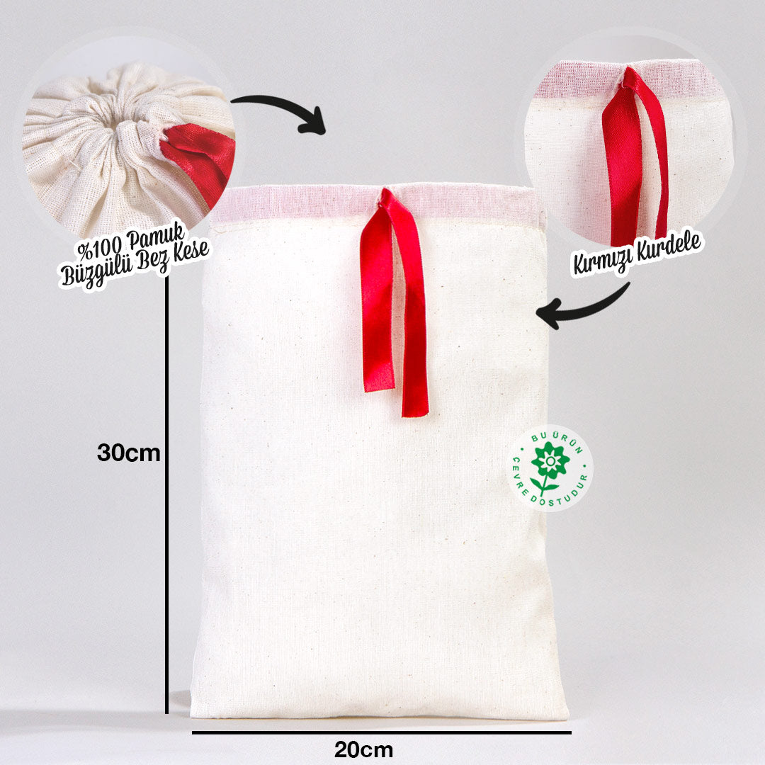 20x30 cm ölçüsünde, kırmızı kurdelalı, ‘İyi Bayramlar’ baskılı bez kese bayram çantası